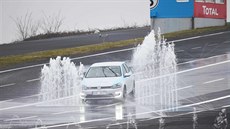Elektromobil VW e-Golf, který mostecký autodrom půjčuje. Elektromobil VW e-Golf, který mostecký autodrom půjčuje.