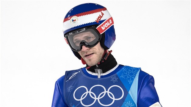 Čech Roman Koudelka po finálovém skoku na velkém můstku v olympijském závodu... Čech Roman Koudelka po finálovém skoku na velkém můstku v olympijském závodu...
