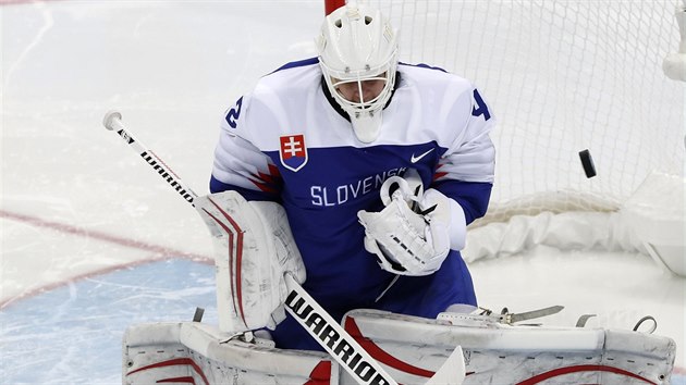 Slovensk brank Branislav Konrd vyr nepjemnou stelu.