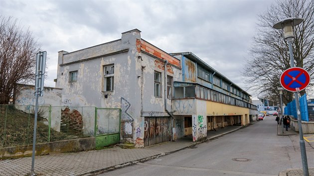 Tribuna atletickho stadionu na Sokolskm ostrov v eskch Budjovicch potebuje opravu.