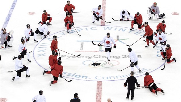 Trnink kanadskch hokejist v jihokorejsk Kangnung Hockey Centre. (10. nora 2018)