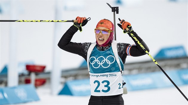Nmeck biatlonistka Laura Dahlmeierov v cli olympijskho sprintu na 7,5 kilometru v pchjongchangskm centru Alpensia. (10. nora 2018)