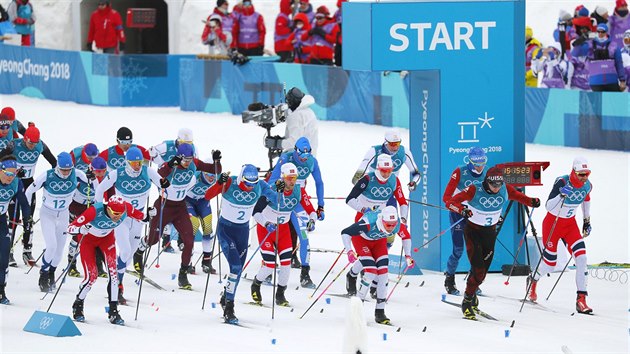 Start olympijskho zvodu bc ve skiatlonu na 15+15 kilometr v pchongchangskm Alpensia Cross-Country Skiing Centre. (11. nora 2018)