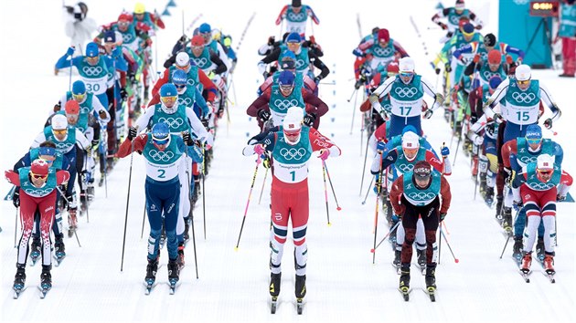 Start skiatlonovho zvodu mu na 15+15 kilometr v pchongchangskm Alpensia Cross-Country Skiing Centre. (11. nora 2018)