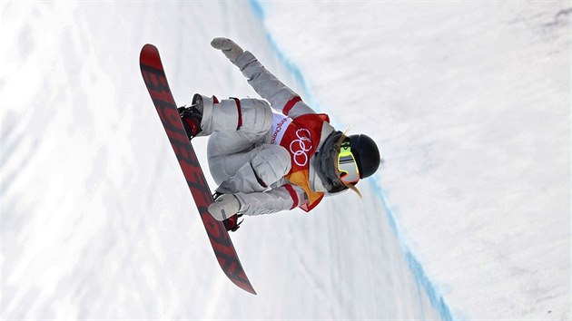 Americk snowboardistka Chloe Kimov zvtzila v olympijsk kvalifikaci v U-ramp. (12. nora 2018)