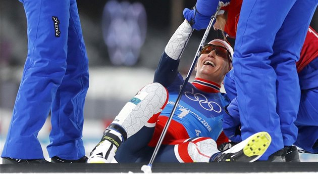 Norsk bkyn Marit Bjrgenov dojela pro tafetov zlato v zvodu na 4 x 5 km v olympijskm stedisku Alpensia. (17. nora 2018)