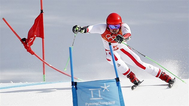 PRO ZLATO. Rakousk lya Marcel Hirscher pi druh jzd olympijskho obho slalomu. (18. nora 2018)