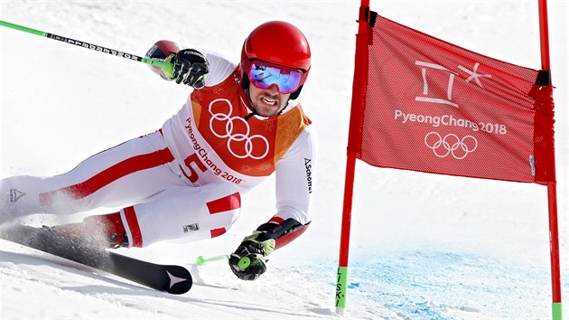 ZLATO. Rakousk lya Marcel Hirscher zvtzil v olympijskm obm slalomu. (18. nora 2018)
