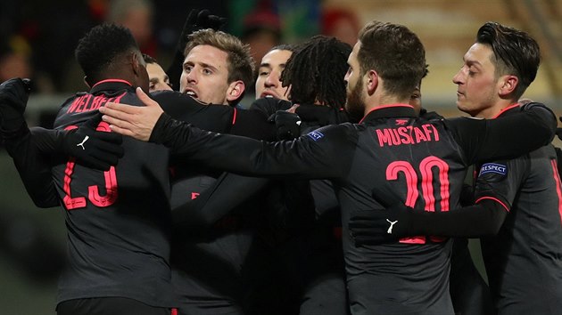 Glov radost fotbalist Arsenalu v zpase Evropsk ligy proti stersundu.