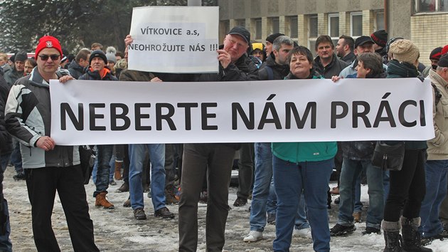 Demonstrace nkolika stovek zamstnanc spolenosti Vtkovick strojrny, nkdej firmy Vtkovice Power Engineering. (9. nora 2017)