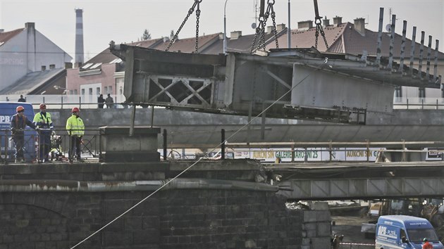 Snen jinho elezninho mostu hlavnho vlakovho ndra v Plzni (19. nora 2018)