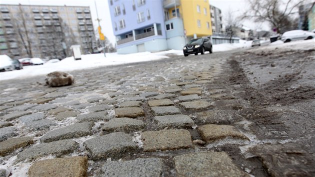 Kdyby se v Jihlav volila nejdrncavj cesta, aspirantem na vtzstv by byla jihlavsk silnice do Pstova. Telesk ulice se bude letos opravovat. Msto kostek ji nov pokraje asfalt. Stejn by magistrt chtl postupovat i u dalch ulic v Jihlav.