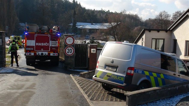 Na lesnka v obci Psry spadl strom. Ve vnm stavu ho pevezl vrtulnk do motolsk nemocnice (13.2.2018)