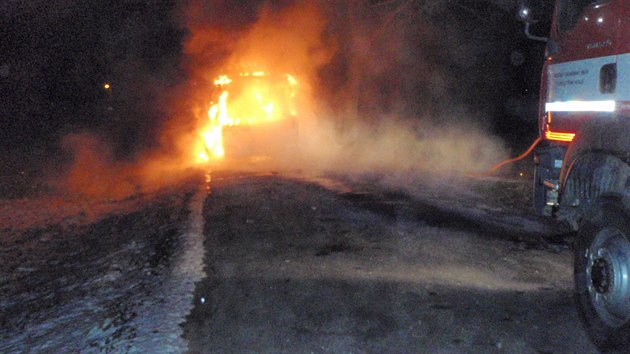 Na umpersku shoel autobus na plyn. Cestujc a idi stihli vas vystoupit, udlost se obela bez zrann.