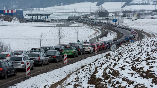 Kolony vozidel po konci smny v zvodu koda Auto Kvasiny