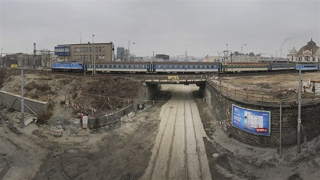 Jinmu elezninmu mostu u hlavnho vlakovho ndra v Plzni zbv poslednch pr dn. ek ho serotovn. (9. 2. 2018)