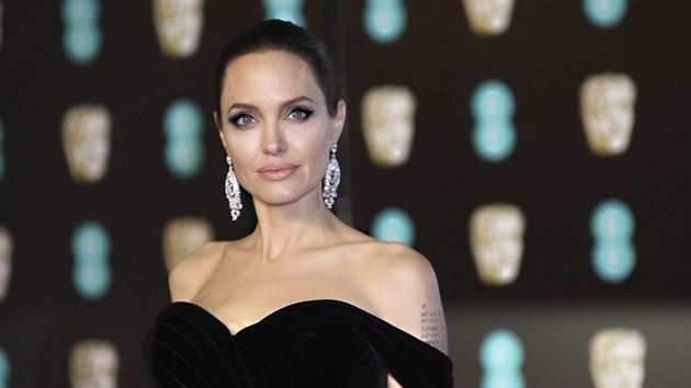 Angelina Jolie na udlen cen BAFTA (Londn, 18. nora 2018)