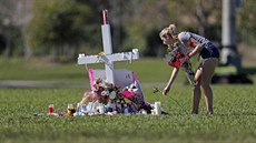 Florida truchlí za oběti řádění šíleného střelce na škole, které si vyžádalo... Florida truchlí za oběti řádění šíleného střelce na škole, které si vyžádalo...