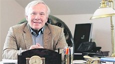 Pracujeme na designu. Jiří Grund pozval k vývoji předložek do koupelny známou... Pracujeme na designu. Jiří Grund pozval k vývoji předložek do koupelny známou...