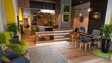 Pojištění u kávy. Direct otevřel nový koncept, který kombinuje pojišťovnu s... Pojištění u kávy. Direct otevřel nový koncept, který kombinuje pojišťovnu s...