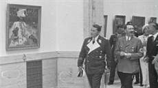 A tohle je také naše. Nacisté jako Adolf Hitler a Hermann Göring nejen... A tohle je také naše. Nacisté jako Adolf Hitler a Hermann Göring nejen...