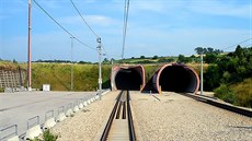 Západní portál tunel Wienerwald na rakouské eleznici Westbahn. Tunel je...