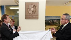 Před sedmi lety odhalili Antonu Randovi na jabloneckém sportovním gymnáziu... Před sedmi lety odhalili Antonu Randovi na jabloneckém sportovním gymnáziu...