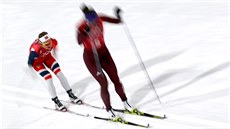 Běžkyně na lyžích Ingvild Flugstad Oestbergová z Norska (vlevo) a Natalia... Běžkyně na lyžích Ingvild Flugstad Oestbergová z Norska (vlevo) a Natalia...