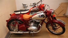 Při domovních prohlídkách policisté zajistili osm ukradených motocyklů - čtyři... Při domovních prohlídkách policisté zajistili osm ukradených motocyklů - čtyři...