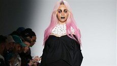 Pezdívku znaky Gypsy Sport uzavíral transgender model Munroe Bergdorf.