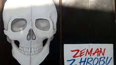 Dílo, které vytvořil brněnský streetartový umělec Timo na vratech divadla Husa... Dílo, které vytvořil brněnský streetartový umělec Timo na vratech divadla Husa...
