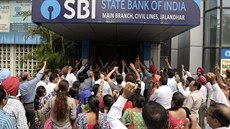 Protestující klienti State bank of India Protestující klienti State bank of India