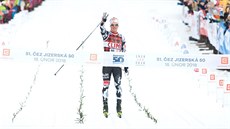 V CÍLI. Morten Eide Pedersen z Norska vyhrál mezi muži jedenapadesátý ročník... V CÍLI. Morten Eide Pedersen z Norska vyhrál mezi muži jedenapadesátý ročník...