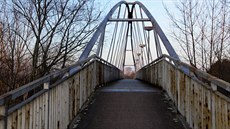 Lávka přes Labe ve Chvaleticích je v havarijním stavu. Lávka přes Labe ve Chvaleticích je v havarijním stavu.