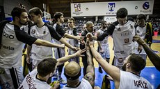 Nymburští basketbalisté jdou do hry. Nymburští basketbalisté jdou do hry.