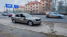 Už několik měsíců stojí na hradeckém okruhu odstavené auta. Za tu dobu se z něj... Už několik měsíců stojí na hradeckém okruhu odstavené auta. Za tu dobu se z něj...