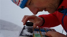 Tvar sněhových krystalů je pro soudržnost vrstev, a tedy i lavinové nebezpečí... Tvar sněhových krystalů je pro soudržnost vrstev, a tedy i lavinové nebezpečí...