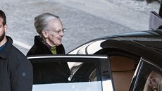 Dánská královna Margrethe II. pi odchodu z nemocnice Rigshospitalet, kde byl...