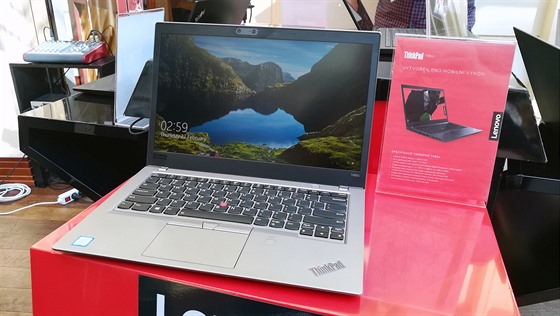 Model T480 je v nabídce i v (pro ThinkPad) netypické stíbrné barv. 