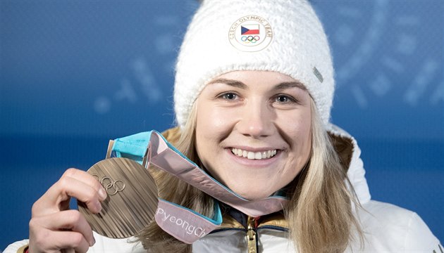 BRONZ. eská rychlobruslaka Karolína Erbanová vybojovala na olympijské dráze...