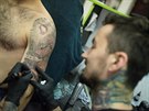 Tatr Jan Mikulec vlastn tetovac studie Jungle Tattoo ve Vsetn.