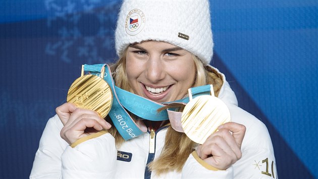 DVĚ ZLATA. Češka Ester Ledecká ovládla obě disciplíny, ve kterých na hrách v... DVĚ ZLATA. Češka Ester Ledecká ovládla obě disciplíny, ve kterých na hrách v...