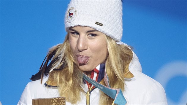 ZNOVU ZLATÁ. Češka Ester Ledecká zvítězila v druhém olympijském závodě -... ZNOVU ZLATÁ. Češka Ester Ledecká zvítězila v druhém olympijském závodě -...