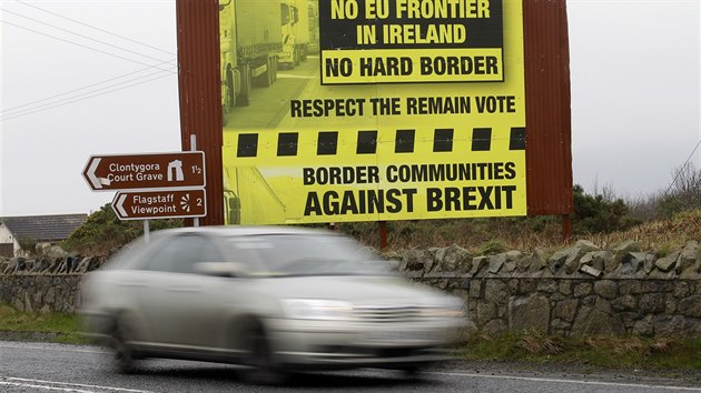 Billboard proti zaveden tvrd hranice mezi Irskem a Severnm Irskem (30. ledna 2017)
