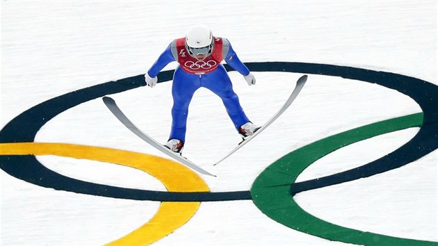 ech Ondej Paout pi olympijskm skoku v tmov souti sdruen. (22. nora 2018)