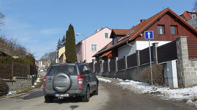 Tato cesta by mohla bt zkratkou mnoha idi. Dopravu zde zpomal dva retardry. Pibudou i zkazy stn.