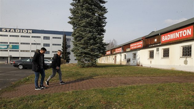 Zimn stadion v st nad Labem a star hala vedle nj.