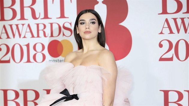 Zpvaka a modelka Dua Lipa na Brit Awards (Londn, 21. nora 2018)