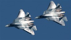 Ruské letouny Su-57 na letecké přehlídce Forsaž nedaleko Moskvy (12. srpna 2017) Ruské letouny Su-57 na letecké přehlídce Forsaž nedaleko Moskvy (12. srpna 2017)