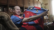Václav Šindelář - nevidomý fanoušek fotbalové Plzně. Václav Šindelář - nevidomý fanoušek fotbalové Plzně.